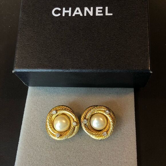 CHANEL Gold Pearl Crystal Accent Statement Earrings w/ Orig Box - Picture 14 of 17